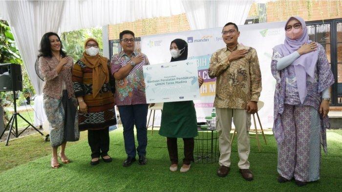 PT AXA Mandiri Financial Services Unit Syariah (AXA Mandiri Syariah) hari ini (Selasa, 11/10/2022) menggelar kegiatan literasi keuangan syariah dan kesehatan bertema “Lebih Sehat, Lebih Cermat, Lebih Mandiri di Bogor, Jawa Barat berkolaborasi dengan Kementerian Kesehatan Republik Indonesia (Kemenkes RI) serta komunitas Usaha Mikro Kecil Menengah (UMKM) Teras Madina binaan Dompet Dhuafa.