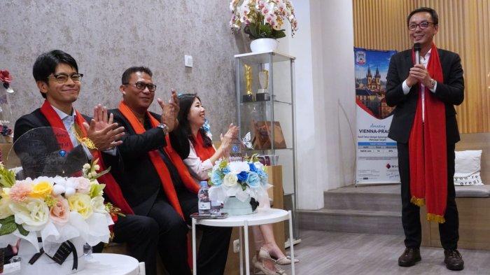 Presiden Direktur PT MSIG Life Insurance Indonesia Tbk. (MSIG Life), Wianto Chen menyampaikan sambutan pada acara peresmian pembukaan kantor keagenan atau Agency Kantor Mandiri (AKM) Values Bandung di Paskal Hyper Square, Kota Bandung, Jawa Barat, Kamis (30/5/2024).