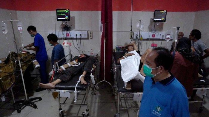 Korban luka kecelakaan maut bus Putera Fajar mendapat perawatan di RSUD Subang, Jalan Brigjen Katamso, Kabupaten Subang, Jawa Barat, Minggu (12/5/2024) dini hari.