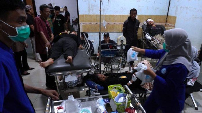 Korban luka kecelakaan maut bus Putera Fajar mendapat perawatan di RSUD Subang, Jalan Brigjen Katamso, Kabupaten Subang, Jawa Barat, Minggu (12/5/2024) dini hari.