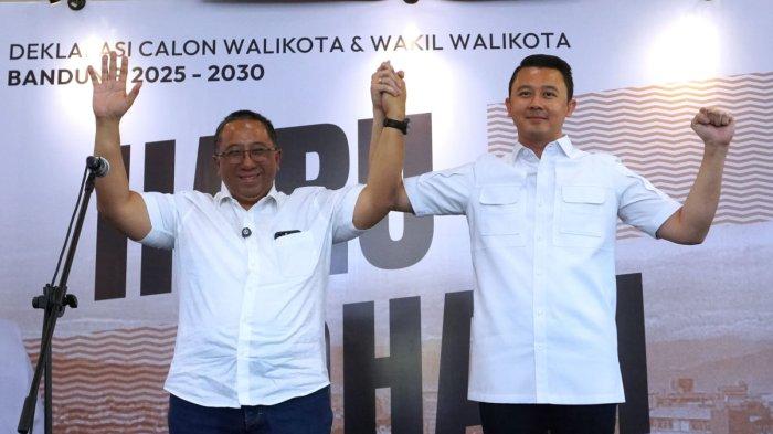 Pasangan bakal calon wali kota dan wakil wali kota Bandung, Haru Suandharu - Ridwan Dhani Wirianata berfoto bersama pada acara deklarasi pasangan ini di Kiara Artha Park, Jalan Ibrahim Adji, Kota Bandung, Rabu (28/8/2024) siang, sebelum mendaftar ke KPU Kota Bandung.