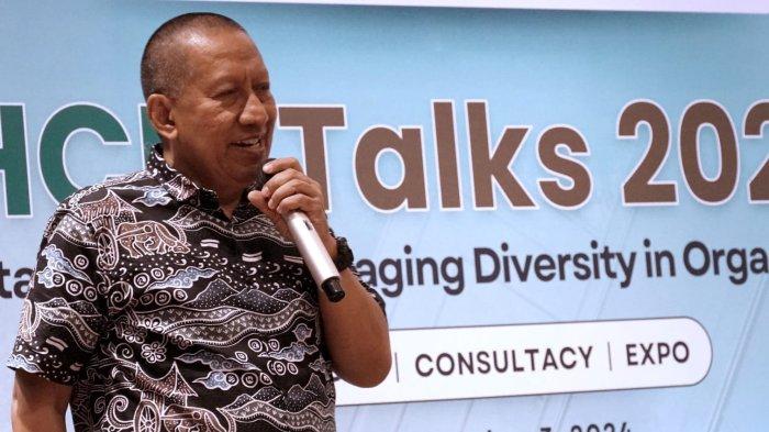 Dekan Sekolah Bisnis Manajemen (SBM) ITB, Ignatius Pulung Nurprasetio memberikan kata sambutan pada acara Human Capital Management (HCM) Talks 2024 bertema 