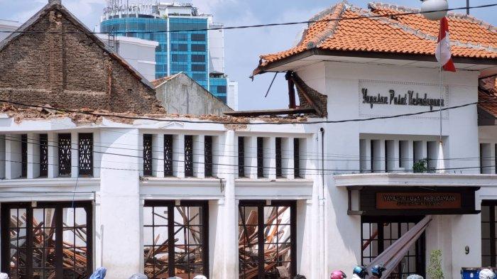 Gedung Yayasan Pusat Kebudayaan (YPK) yang sudah dua kali atapnya ambruk di Jalan Naripan, Kota Bandung, Sabtu (2/11/2024).