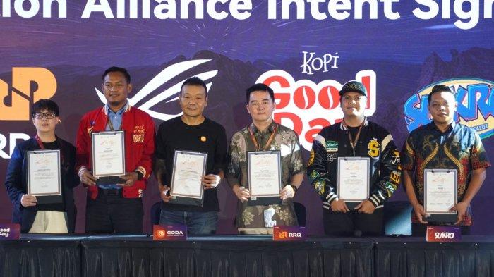 President Goda, Wang Jun (ketiga kiri) melakukan penandatanganan kerja sama Goda dengan sejumlah brand pada gelaran 