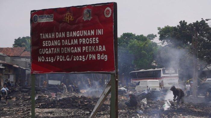 Papan bertuliskan 