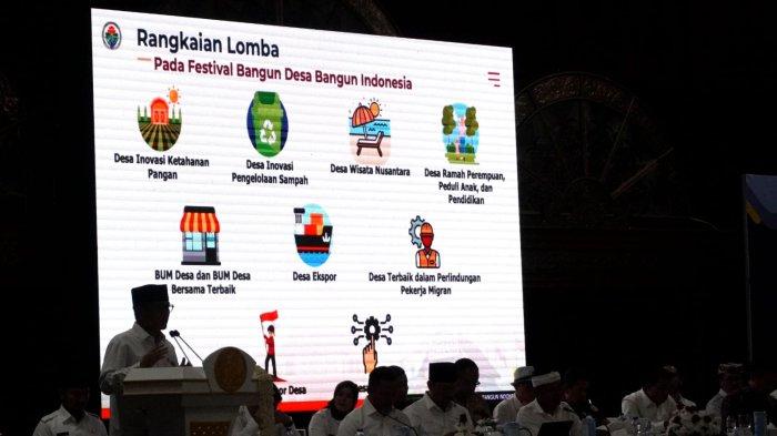 Menteri Desa dan Pembangunan Daerah Tertinggal RI, Yandri Susanto memberikan sambutan pada Rapat Koordinasi Gawe Rancage Pak Kades jeung Pak Lurah di Gedung Bale Asri Pusdai, Jalan Diponegoro, Kota Bandung, Jawa Barat, Senin (28/4/2025).
