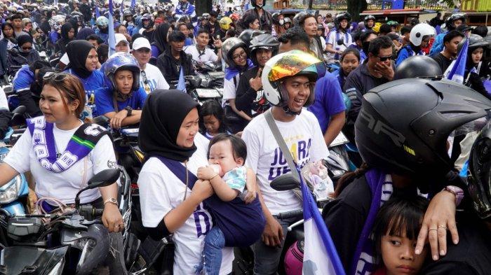 Pawai Akbar Persib Juara di Kota Bandung, Jawa Barat, Minggu (25/5/2025).