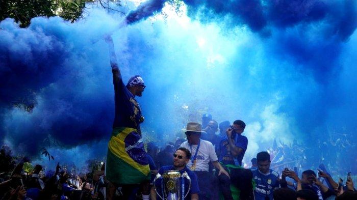 Pawai Akbar Persib Juara di Kota Bandung, Jawa Barat, Minggu (25/5/2025).
