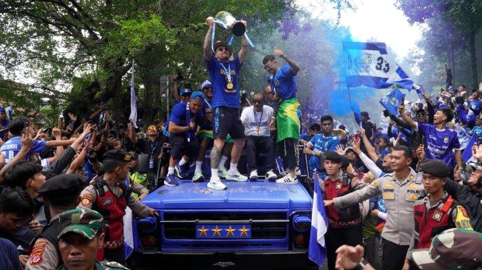 Pawai Akbar Persib Juara di Kota Bandung, Jawa Barat, Minggu (25/5/2025).