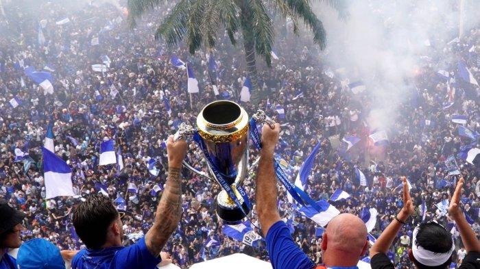 Pawai Akbar Persib Juara di Kota Bandung, Jawa Barat, Minggu (25/5/2025).