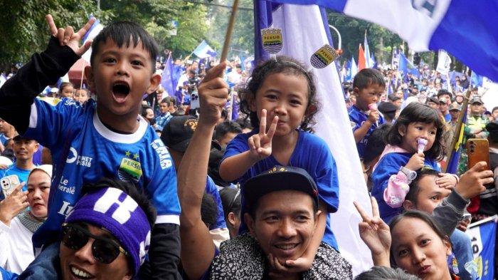 Pawai Akbar Persib Juara di Kota Bandung, Jawa Barat, Minggu (25/5/2025).