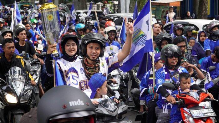 Pawai Akbar Persib Juara di Kota Bandung, Jawa Barat, Minggu (25/5/2025).