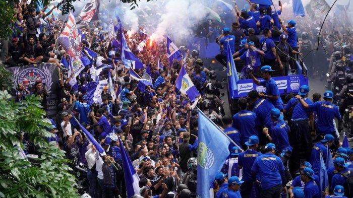 Pawai Akbar Persib Juara di Kota Bandung, Jawa Barat, Minggu (25/5/2025).