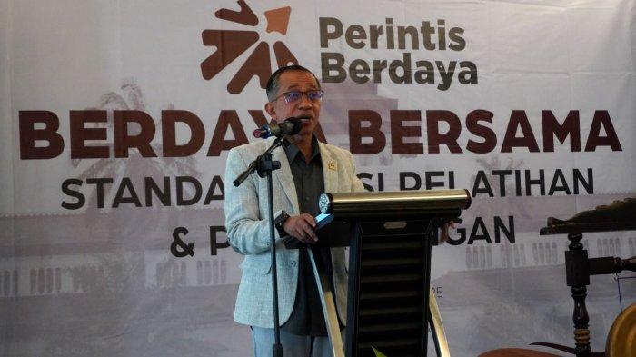 Ketua DPRD Kota Bandung, Asep Mulyadi memberikan sambutan di hari pertama Pelatihan bagi UMKM pada gelaran Bootcamp Berdaya Bersama, di Mercure Hotel, Kota Bandung, Jawa Barat, Rabu (18/6/2025).