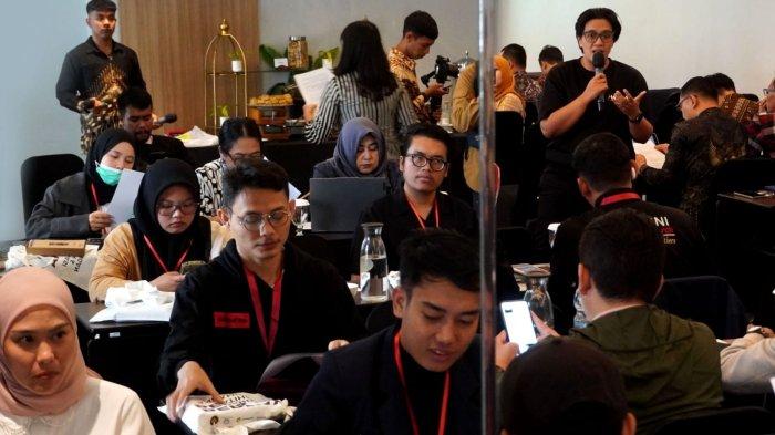 Co-Founder & COO Havilla Tea, Ajeng Respati menyampaikan materi di hari pertama Pelatihan bagi UMKM pada gelaran Bootcamp Berdaya Bersama, di Mercure Hotel, Kota Bandung, Jawa Barat, Rabu (18/6/2025).