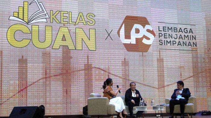 Ketua Dewan Komisioner Lembaga Penjamin Simpanan (LPS) Purbaya Yudhi Sadewa (kanan) bersama Founder & Chairman CT Corp Chairul Tanjung (tengah), menjadi pembicara dipandu seorang moderator dalam gelaran Kelas Cuan di Auditorium Prof. Dr. P.A. Surjadi, M.A, Universitas Kristen Maranatha, Kota Bandung, Jawa Barat, Jumat (20/6/2025).