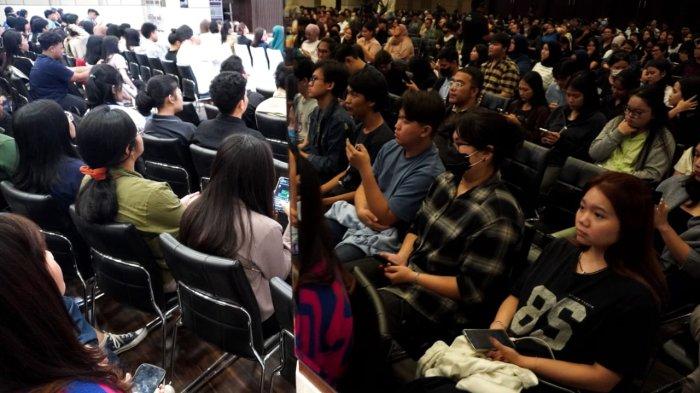 Sejumlah mahasiswa menyimak pemaparan yang disampaikan oleh Content Creator Raditya Dika dan Financial Expert CNBC Indonesia Ayyi Achmad H dalam gelaran Kelas Cuan di Auditorium Prof. Dr. P.A. Surjadi, M.A, Universitas Kristen Maranatha, Kota Bandung, Jawa Barat, Jumat (20/6/2025).