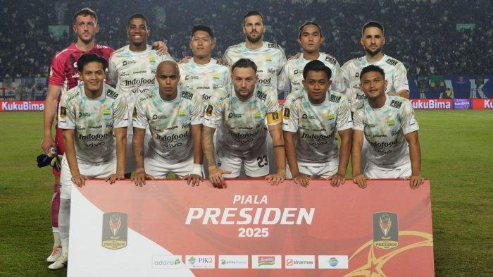 Starting eleven Persib Bandung saat menghadapi Dewa United pada laga Piala Presiden 2025 di Stadion Si Jalak Harupat, Kabupaten Bandung, Jawa Barat, Selasa (8/7/2025).