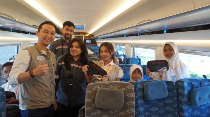 2KCIC, KAI Services & Dompet Dhuafa Jabar Bahagiakan Puluhan Anak Yatim Mulai Naik