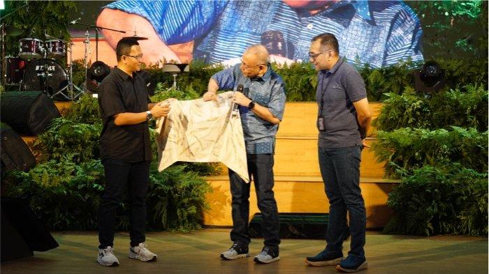 VP Sustainability Telkom Gunawan Wasisto Ciptaning Andri (kiri), Pj. Sekretaris Daerah Provinsi Sumatera Utara M. A. Effendy Pohan, M.Si (tengah), dan EVP Telkom Regional 1 Dwi Pratomo Juniarto (kanan) pada acara GoZero persen Goes to Medan 