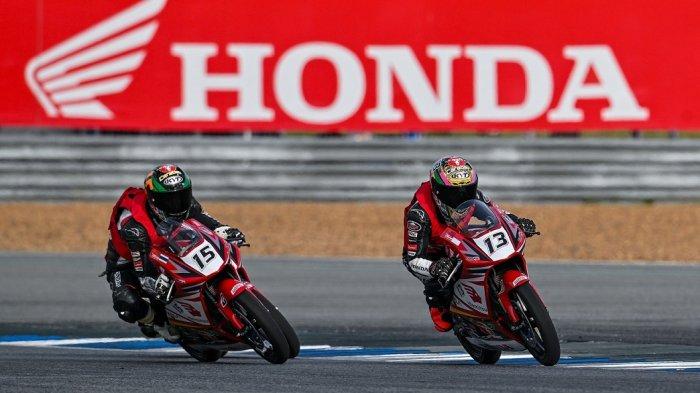 Decksa Almer Alfarezel meraih podium tertinggi pada dua race  di seri ke-4 ajang balap Honda Thailand Talent Cup (TTC) 2023.

Nomor motor pebalap: #5 : Muhammad Kiandra Ramadhipa , #13 : Decksa Almer Alfarezel