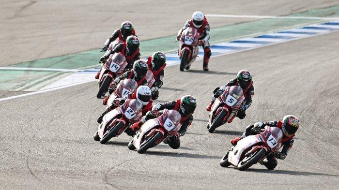 Decksa Almer Alfarezel meraih podium tertinggi pada dua race  di seri ke-4 ajang balap Honda Thailand Talent Cup (TTC) 2023.

Nomor motor pebalap: #5 : Muhammad Kiandra Ramadhipa , #13 : Decksa Almer Alfarezel