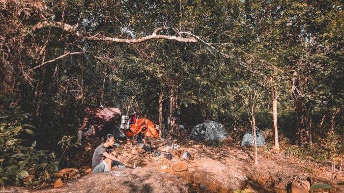 Komunitas pecinta alam di lokasi destinasi wisata Bintan Air Terjun Gunung Lengkuas yang terletak di Kampung Wacopek, kelurahan Gunung Lengkuas, Kecamatan Bintan Timur, Kabupaten Bintan, Provinsi Kepulauan Riau (Kepri). (TribunBatam.id/Istimewa)