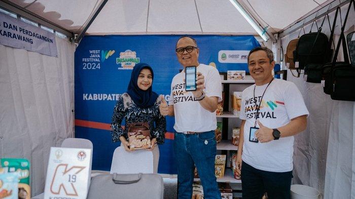 bank bjb memberikan dukungan penuh dalam gelaran West Java Festival (WJF) 2024 yang diselenggarakan pada Jumat-Minggu, 23-24 Agustus 2024 di Jalan Diponegoro, kawasan Gedung Sate, dan Saparua, Kota Bandung.