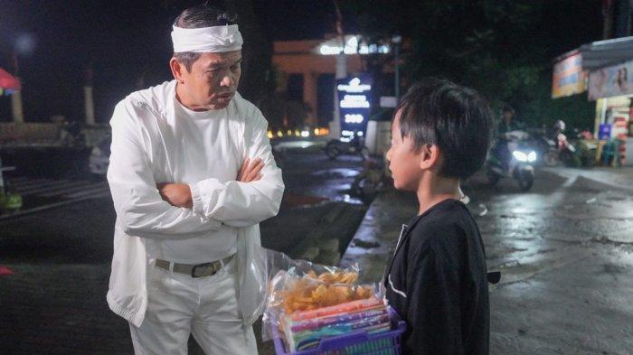 Bocah penjualan keripik punya tabungan jutaan sampai modali ibunya jualan cilok, Dedi Mulyadi pun kagum
