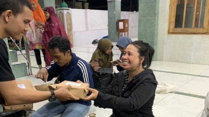 Sambut Hari Raya Idul Fitri 2024 (1445 H), Dompet Dhuafa Jawa Timur kembali menggelar Pos Mudik Dompet Dhuafa. Dompet Dhuafa menunjuk Disaster Management Center (DMC) menjadi koordinator Pos Mudik kali ini. Dompet Dhuafa membuka Pos Mudik yang berlokasi di Masjid Abnais Sabil, Kelurahan Bulusan, Kecamatan Kalipuro, Kabupaten Banyuwangi pada hari Jumat (05/04/2024).