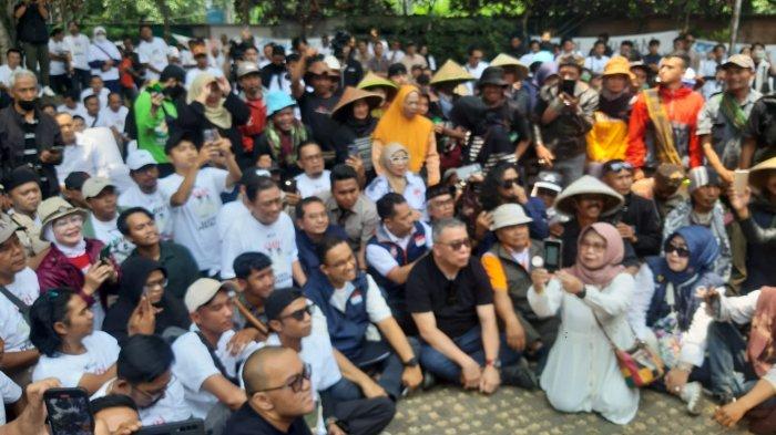 Bacapres Anies Baswedan mengunjungi Gedung Indonesia Menggugat, Kota Bandung, Minggu (8/10/2023).