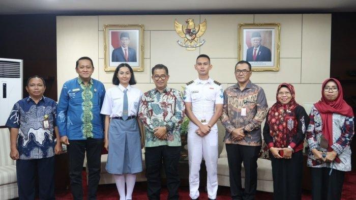 Audiensi Sunnu dan Livenia Evelyn Kurniawan yang terpilih menjadi Paskibraka Nasional 2024 dalam peringatan HUT ke-79 RI 17 Agustus 2024 di IKN Kamis (11/7/2024) di Kantor Gubernur Kaltim.