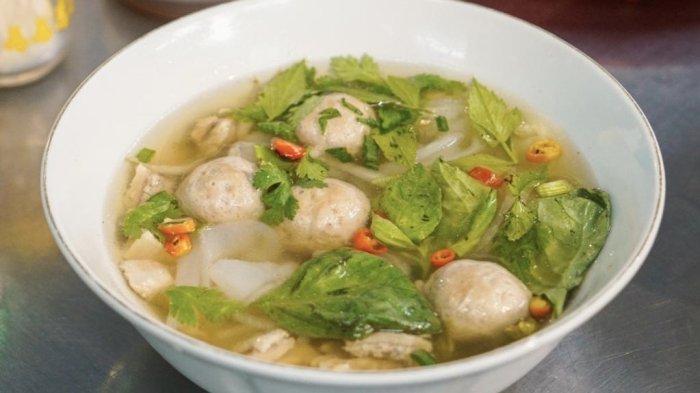 BAKSO BINTANG ASIA - Di Bakso Bintang Asia, Kota Bandung, kuah bening gurih terinspirasi dari pho Vietnam jadi keunikan utama.