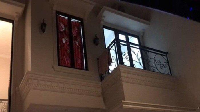 Balkon rumah Putri Isnari
