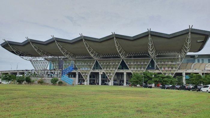 Suasana terminal BIJB Kertajati di Kecamatan Kertajati, Kabupaten Majalengka, Rabu (10/1/2024). Manajemen Bandara Kertajati bakal menambah penerbangan kargo pada tahun ini.