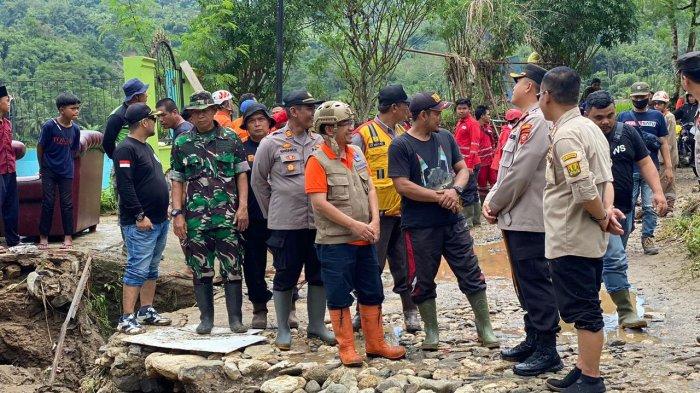 Banjir bandang hancurkan Sukabumi, satu rumah hilang dan lima rusak parah, sawah tertutup lumpur dan batu