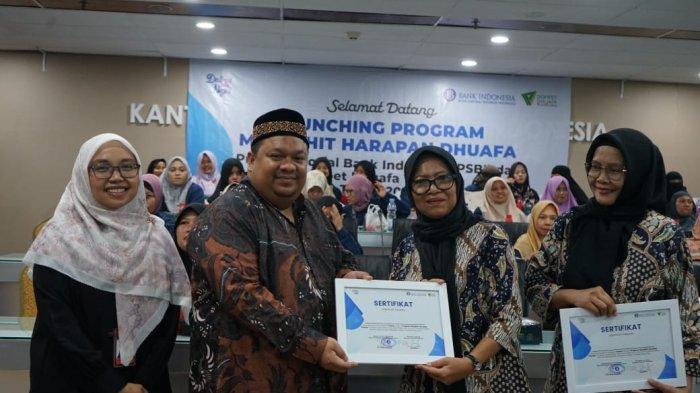 Bank Indonesia (BI) Provinsi Sumatera Utara meluncurkan program Menjahit Harapan Dhuafa bersama Dompet Dhuafa Waspada di Kantor Perwakilan BI Provinsi Sumatera Utara, Selasa (10/12).