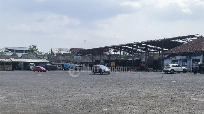 Bekas Terminal Cilembang yang digunakan oknum untuk berjualan daging anjing dan minuman keras, saat ini tengah disorot, baik oleh Pemerintah Kabupaten maupun Kota (Pemkab/Pemkot) Tasikmalaya.
