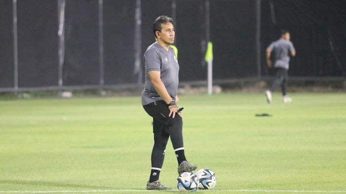 Pelatih tim U-17 Indonesia, Bima Sakti, ingin pemainnya bermain lepas dan tidak ingin membebani timnya dengan target tinggi di Piala Dunia U-17 2023. Indonesia masuk Grup A Piala Dunia U-17 2023. Garuda Muda akan melawan Ekuador, Panama, dan Maroko.