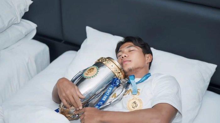 Perjalanan Karier Achmad Jufriyanto, Satu-satunya Pemain yang Mengangkat 3 Trofi Bersama Persib - Tribunjabar.id