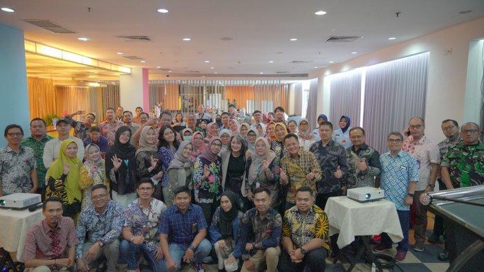 Bio Farma Group mengadakan kegiatan Round Table Discussion bertajuk Enhancing Digital Transformation : Fostering Innovation and Adaptability in Hospital Industry bersama 28 perwakilan dari 11 Rumah Sakit Umum dan Swasta