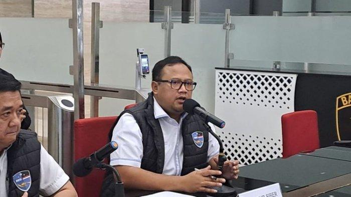 Dirtipidsiber Bareskrim Polri, Brigjen Adi Vivid dalam jumpa pers di Mabes Polri, Jakarta Selatan, Senin (1/5/2023)