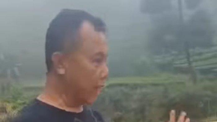 Bupati Bandung Dadang Supriatna sekali lagi membuktikan bahwa ia responsif terhadap keluhan masyarakat. Dadang Supriatna langsung gerak cepat (gercep) turun menangani jalan rusak parah di kawasan Kampung Dewata, Desa Tenjolaya, Kecamatan Pasirjambu, Kabupaten Bandung.