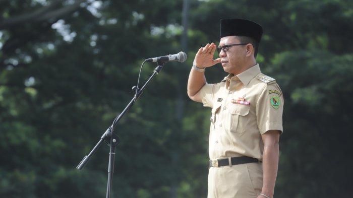 Bupati Bandung Dadang Supriatna sekali lagi membuktikan bahwa ia responsif terhadap keluhan masyarakat. Dadang Supriatna langsung gerak cepat (gercep) turun menangani jalan rusak parah di kawasan Kampung Dewata, Desa Tenjolaya, Kecamatan Pasirjambu, Kabupaten Bandung.