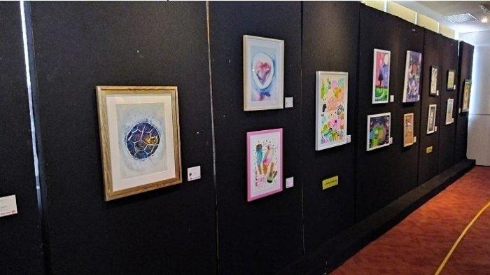 Sebagian hasil karya dari 80 seniman muda Indonesia yang dipamerkan di Ruang Pamer Lantai 4, Gedung Perpustakaan Nasiona Republik Indonesia