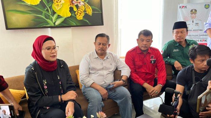 Cabup Indramayu, Nina Agustina saat konferensi pers soal kejadian viral