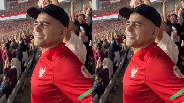 Momen pemain sepak bola Cristian Gonzales menyaksikan pertandingan Timnas Indonesia pada Kualifikasi Piala Dunia 2026 menjadi sorotan.
