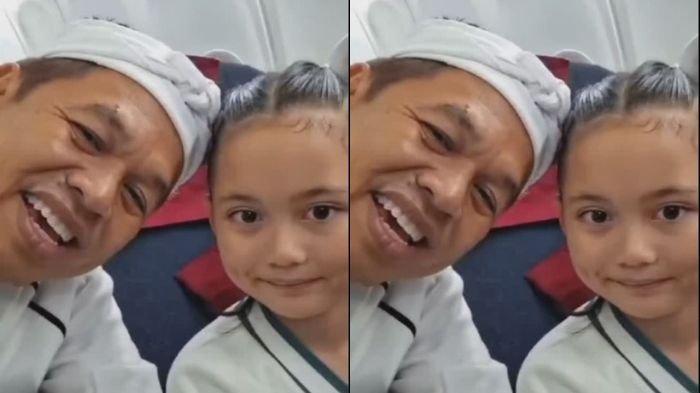 DEDI MULYADI BERSAMA PUTRINYA, HYANG SUKMA AYU (ARSIP): Gubernur Jawa Barat Terpilih Dedi Mulyadi bersama putrinya, Hyang Sukma Ayu ketika berada di dalam pesawat.