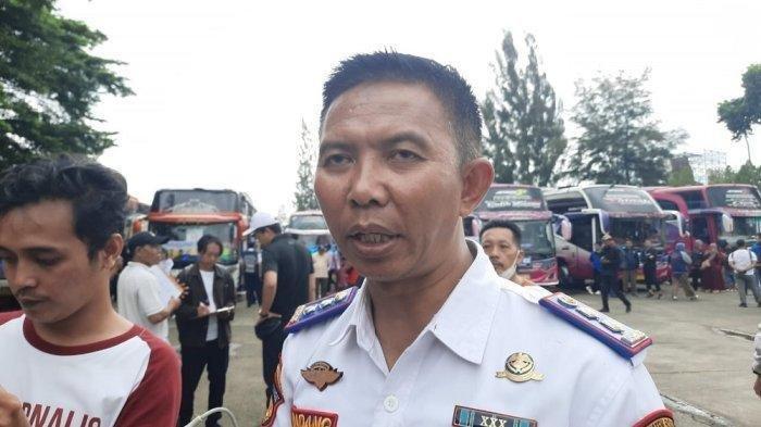 KOMPENSASI SOPIR ANGKOT - Kepala Bidang Lalu Lintas dan Angkutan Dishub Kabupaten Bogor, Dadang Kosasih, saat ditemui di Cibinong, Jumat (28/3/2025). Belakangan, Dadang Kosasih terseret dalam dugaan penyunatan uang kompensasi sopir angkot di Jalur Puncak, Kabupaten Bogor.