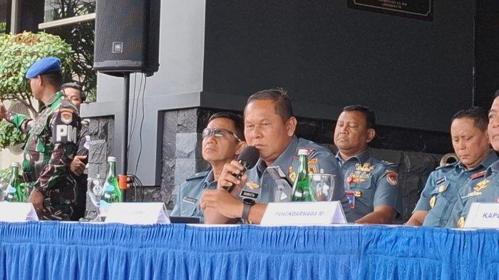 Danpuspomal Laskda TNI Samista saat konferensi pers di Mako Koarmada RI Jakarta Pusat pada Senin (6/1/2025).